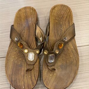 Vionic Eve jeweled brown sandals size 9